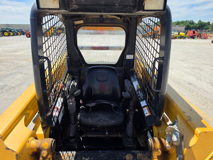 2007-deere-320d-image-7