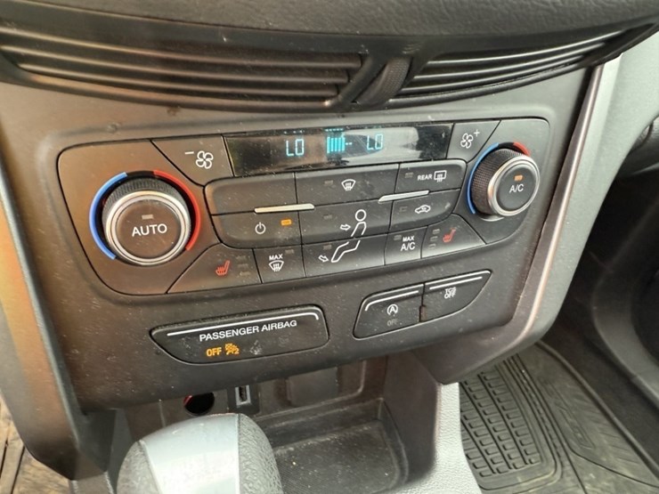 2017-ford-escape-se-image-30