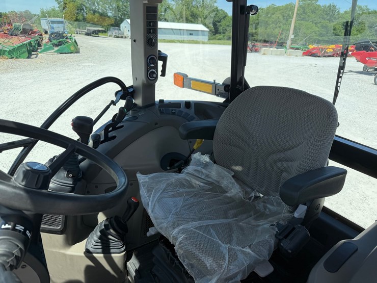 2022-case-ih-farmall-120a-image-3