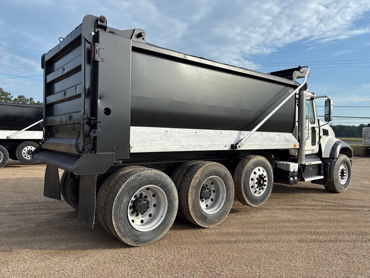 2019-mack-granite-104fr-image-3