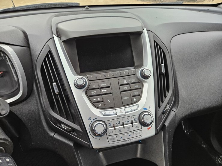 2014-chevrolet-equinox-lt-image-25