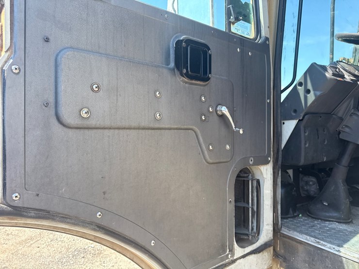 #7-•-2015-mack-heil-front-loader-image-48