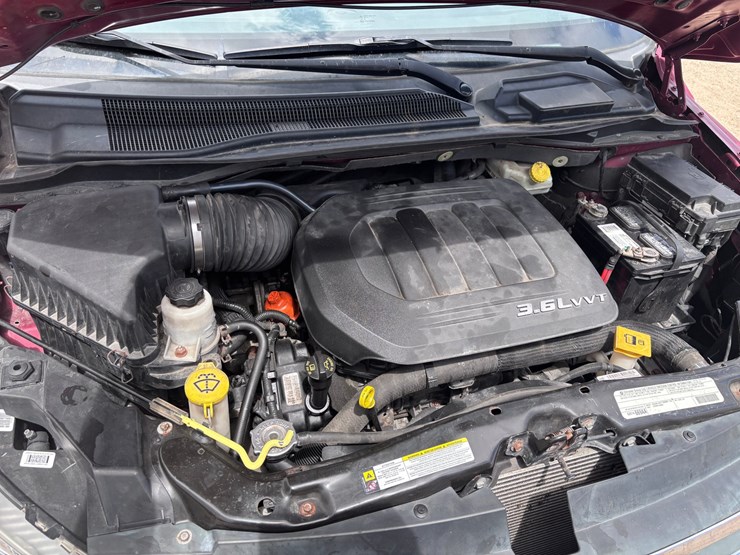 2012-volkswagen-routan-image-15
