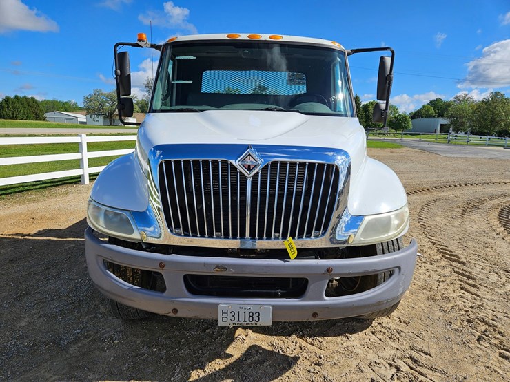 2004-international-durastar-4300-image-8