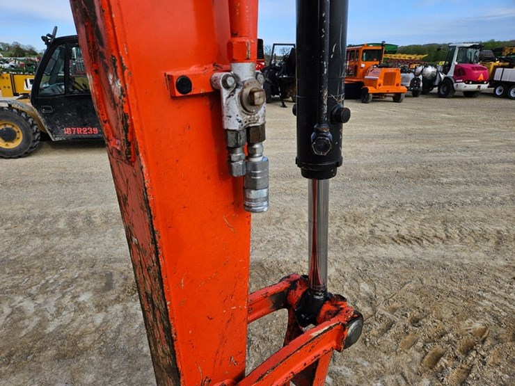 2020-kubota-u55-image-13