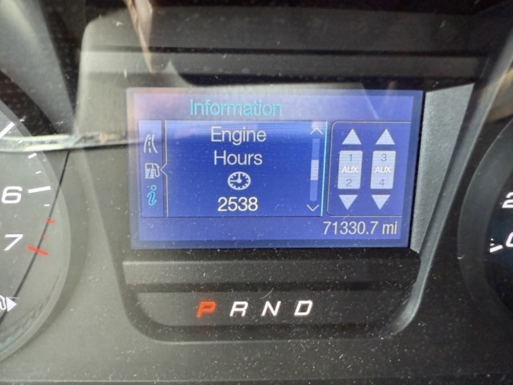 2015-ford-taurus-awd-sedan-image-28