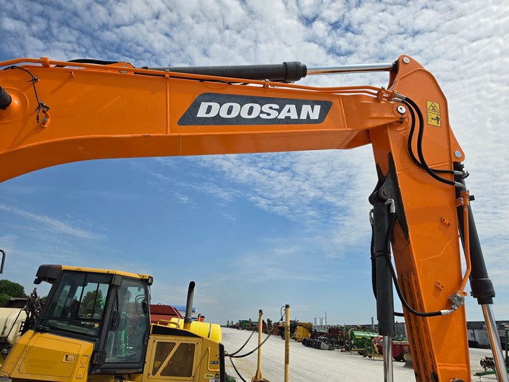 2022-doosan-dx225-lc-image-3