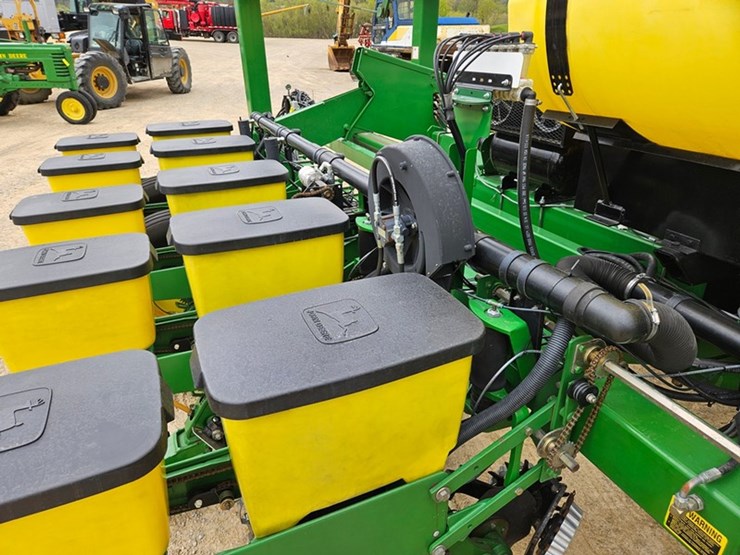 john-deere-7200-image-64