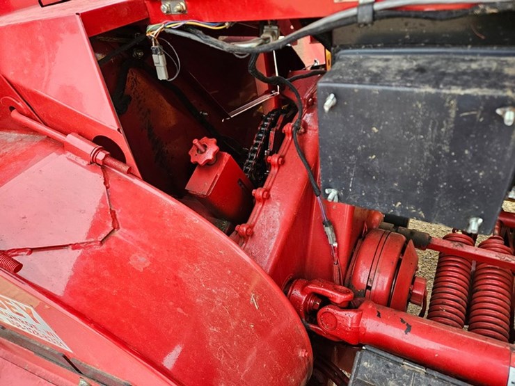 new-holland-fp240-image-29