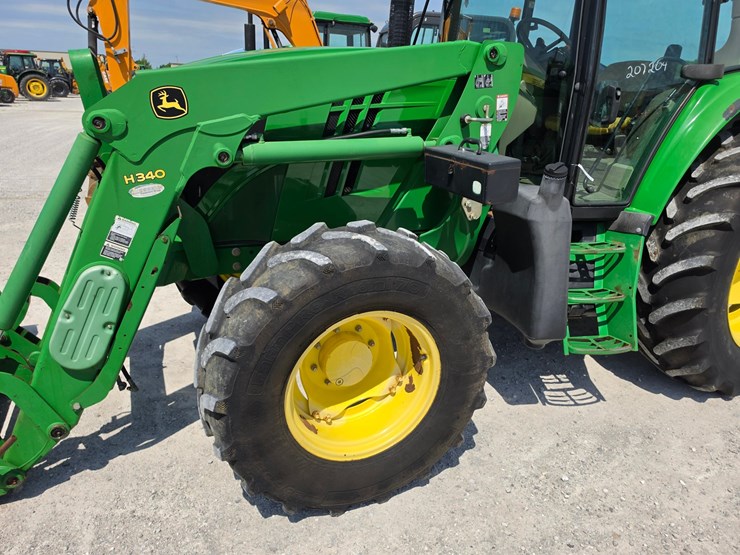 2013-john-deere-6125m-image-7