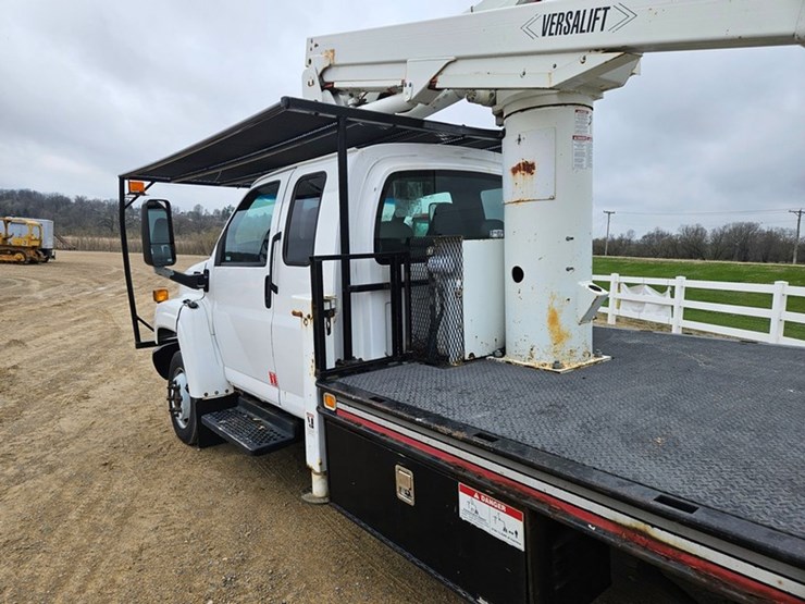 2003-gmc-5500-image-29