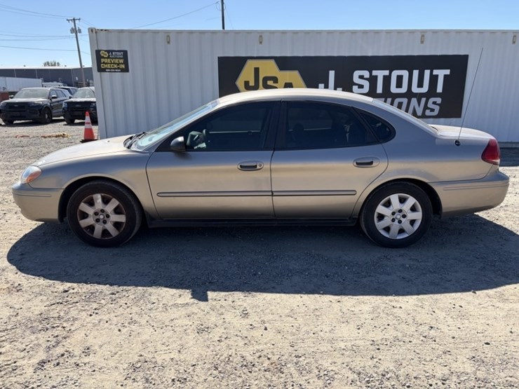 2005-ford-taurus-se-sedan-image-7