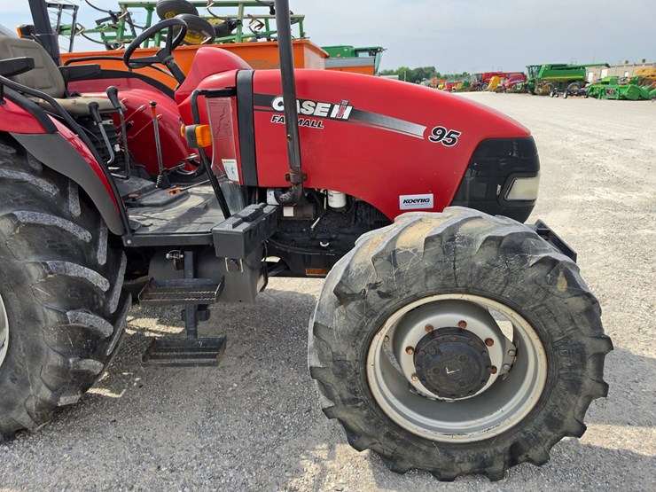 2010-case-ih-farmall-95-image-19