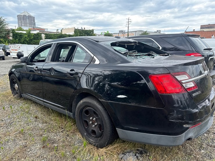 #18-•-2014-ford-interceptor-image-23