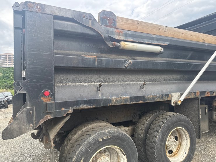 2014-freightliner-114sd-image-27