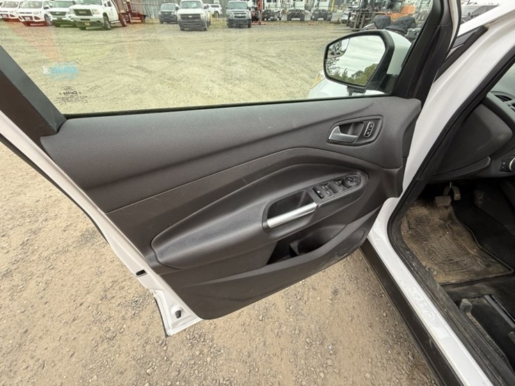 2017-ford-escape-se-image-23