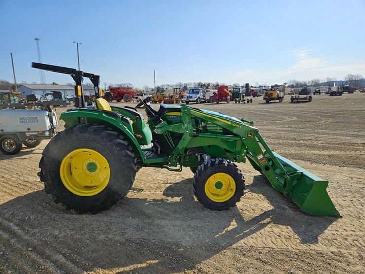 john-deere-4052m-image-6