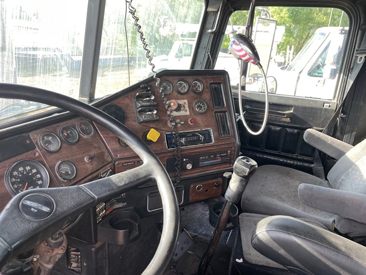 #1332-•-1990-freightliner-dump-truck-(has-mn-title)-image-33