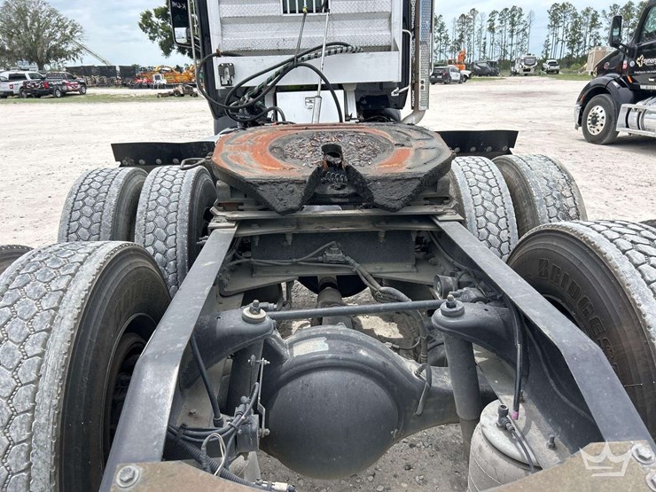 2018-peterbilt-579-image-31