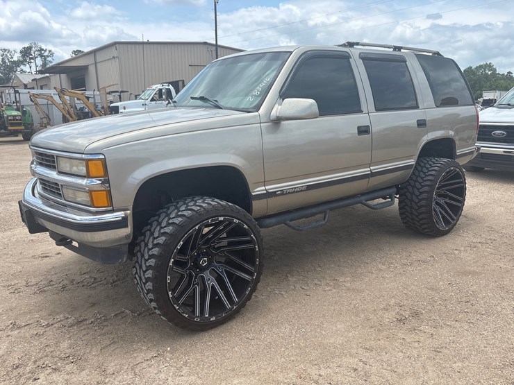 1999-chevrolet-tahoe-image-1