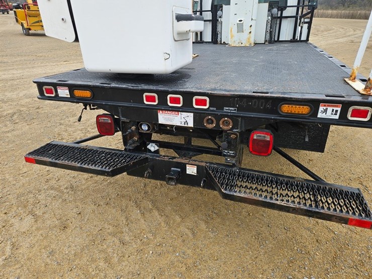 2003-gmc-5500-image-10
