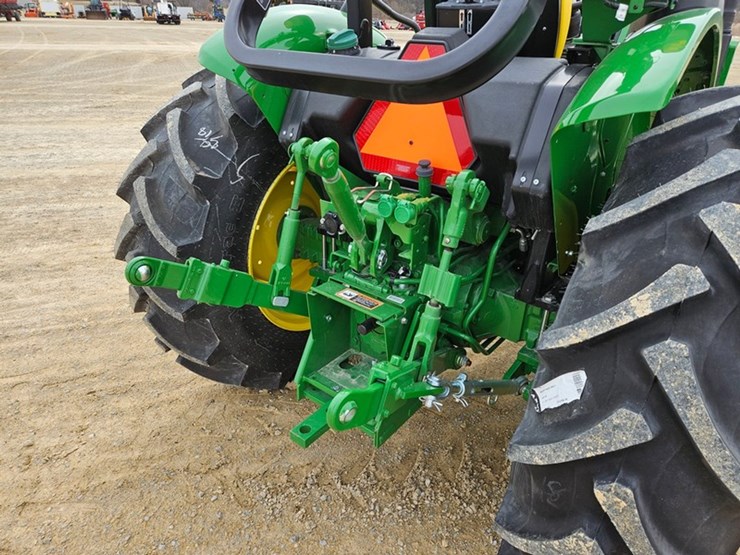 2024-john-deere-5067e-image-13