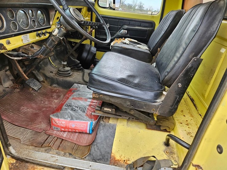 1975-ford-f750-image-28