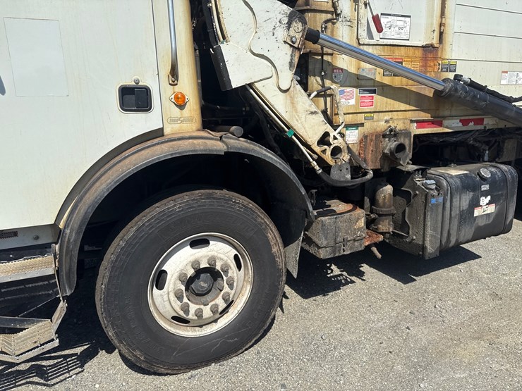 #7-•-2015-mack-heil-front-loader-image-9