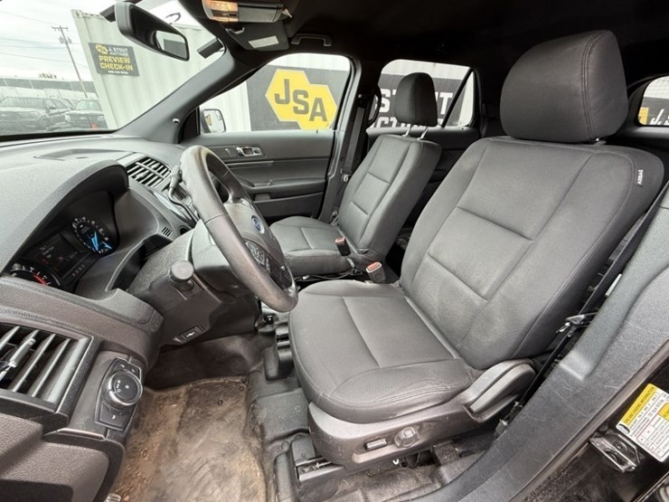 2017-ford-explorer-image-23
