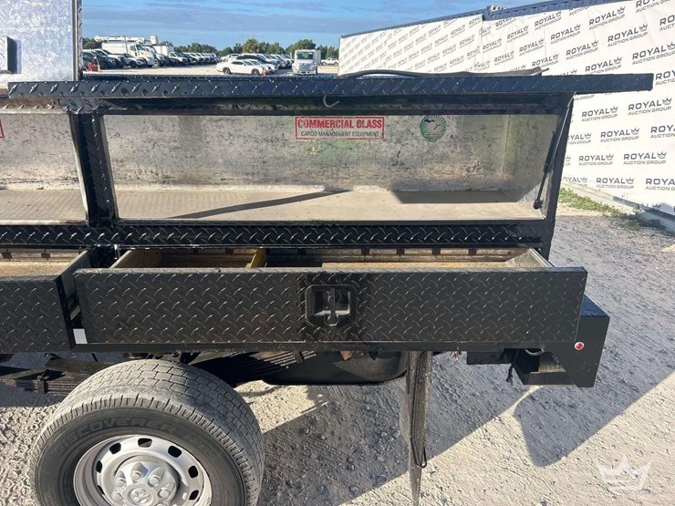 2012-utility-flatbed-image-19