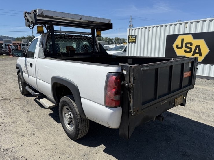 2005-chevrolet-silverado-2500-hd-pickup-image-6