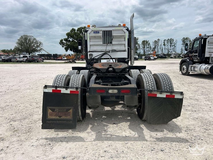 2018-peterbilt-579-image-44