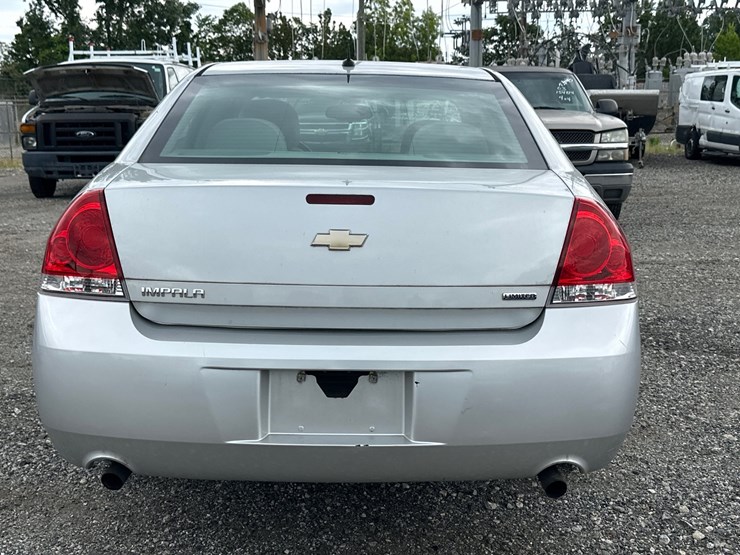 #32-•-2014-chevy-impala-image-5