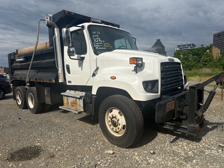 2014-freightliner-114sd-image-7