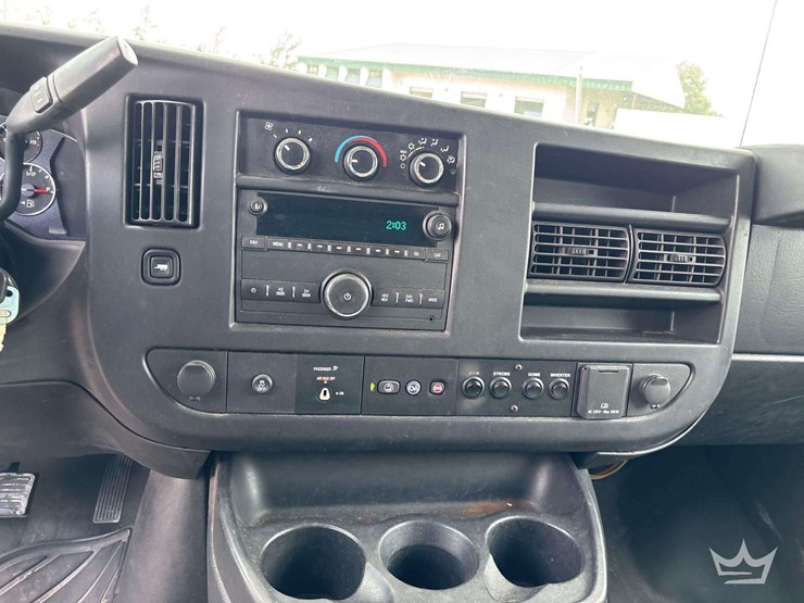 2017-chevrolet-express-2500-image-19