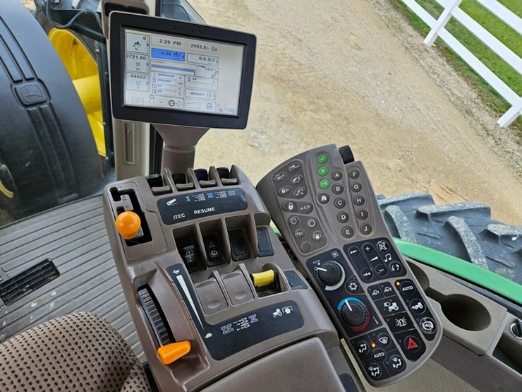 john-deere-8335r-image-38