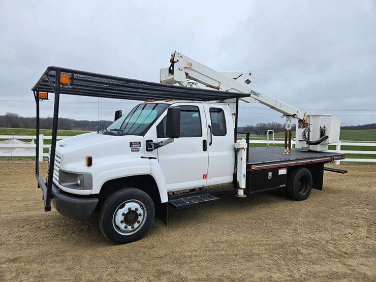 2003-gmc-5500-image-1