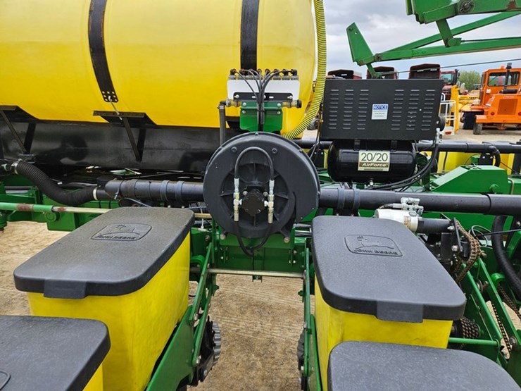 john-deere-7200-image-28