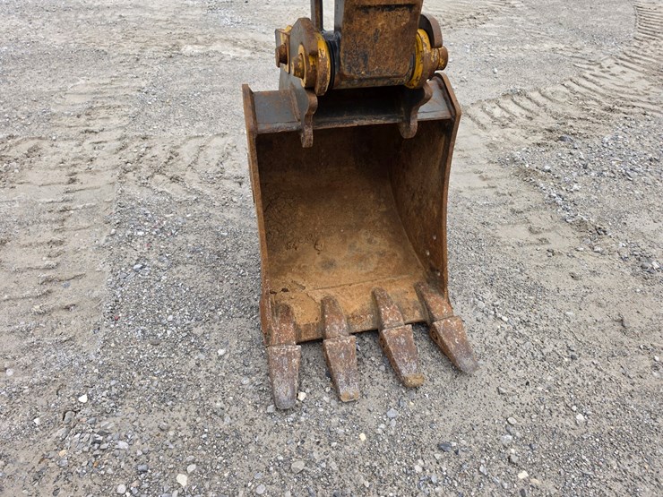 2020-deere-35g-image-4
