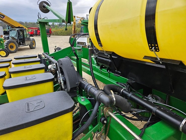 john-deere-7200-image-61
