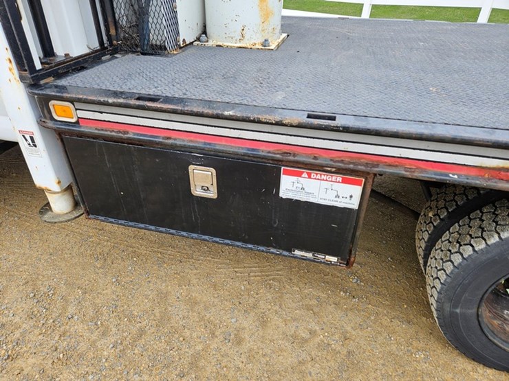 2003-gmc-5500-image-31