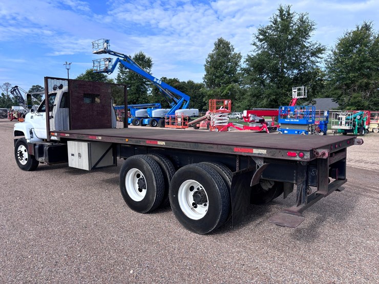 #131-•-2000-chevy-c7500-flatbed-truck-image-4