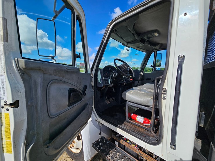 2004-international-durastar-4300-image-32