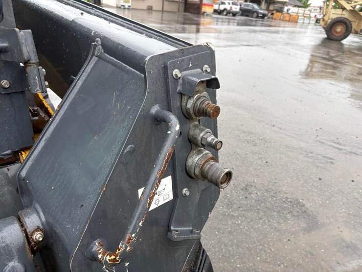 deere-320e-image-33