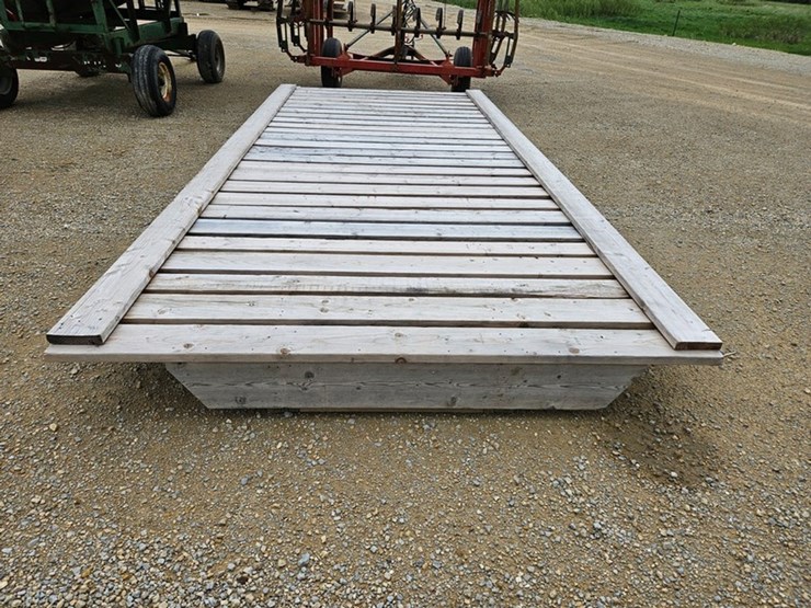 #5198-•-18'5"-shop-built-hay-rack-bed-image-4