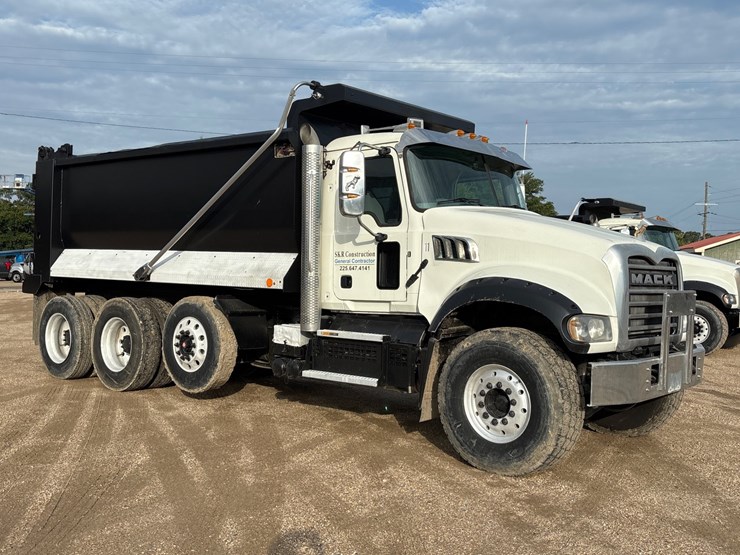2019-mack-granite-104fr-image-2