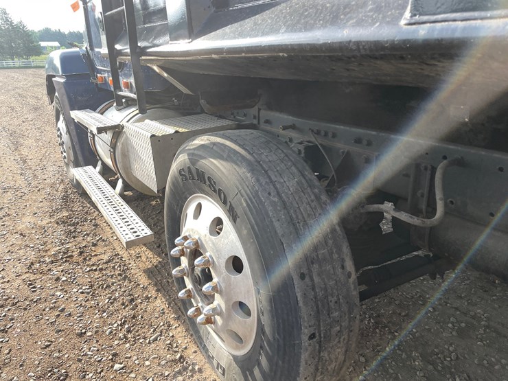 #1332-•-1990-freightliner-dump-truck-(has-mn-title)-image-12