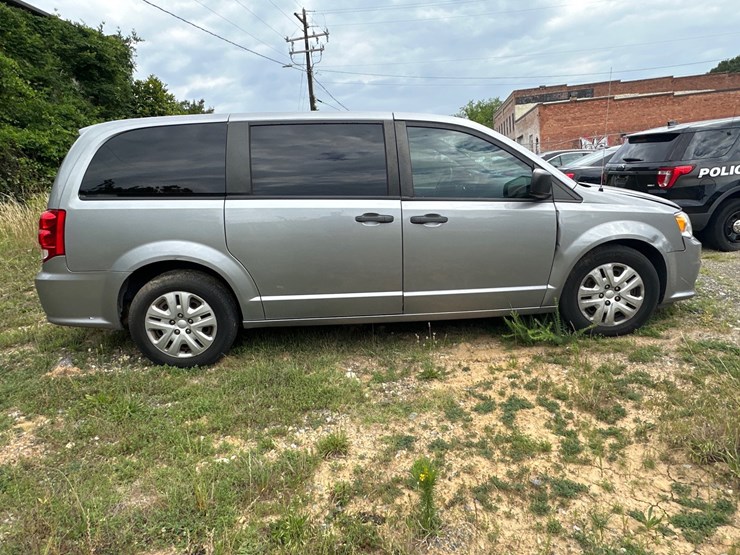 2013-dodge-grand-caravan-image-6