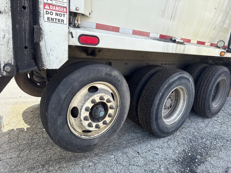 #5-•-2018-peterbilt-mammoth-front-loader-image-30