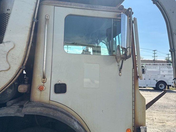 #7-•-2015-mack-heil-front-loader-image-44